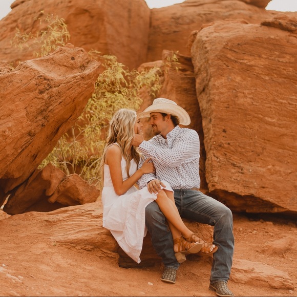 Meet your Posher, Whitney - Picture 3 of 3